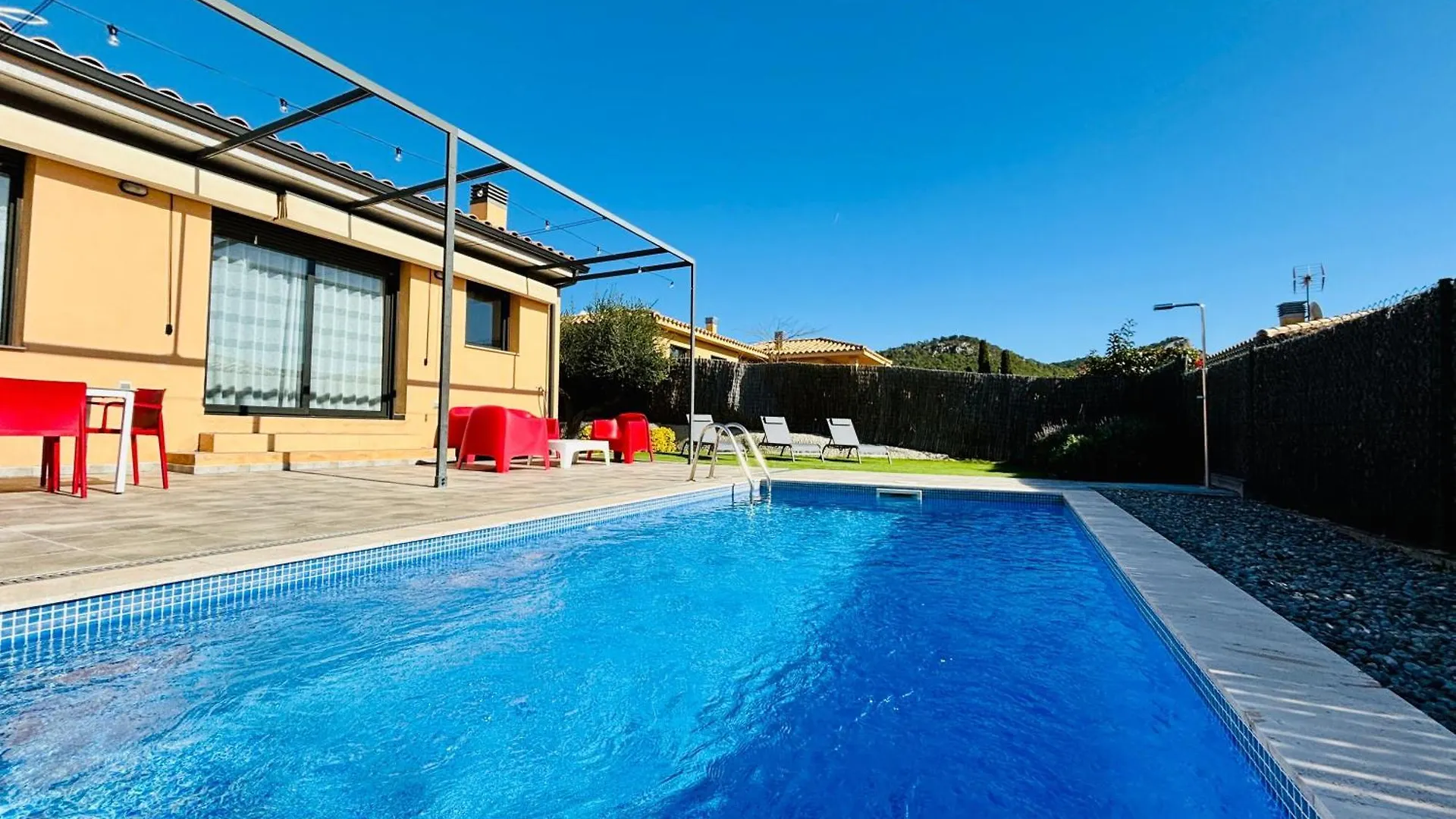 Lichtdurchflutete Ferienvilla Mit Pool Torroella De Montgri Spain